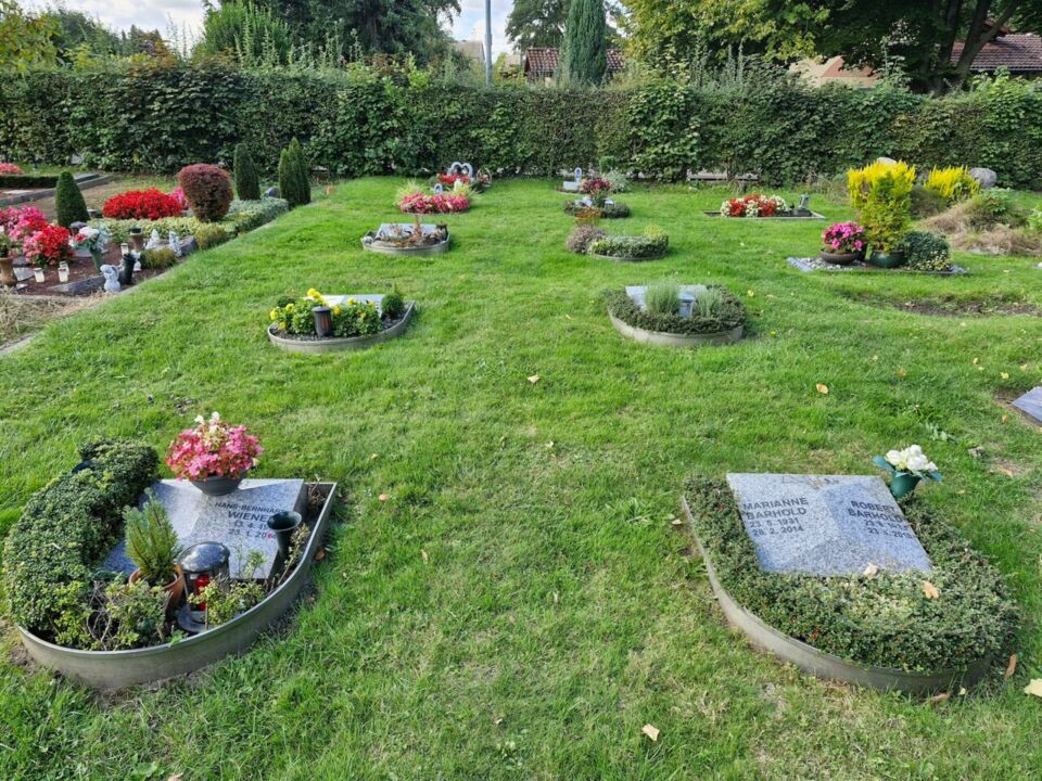 Teilanonymes Familiengrab Erdbestattung - Kath. Friedhof St. Maria-Magdalena