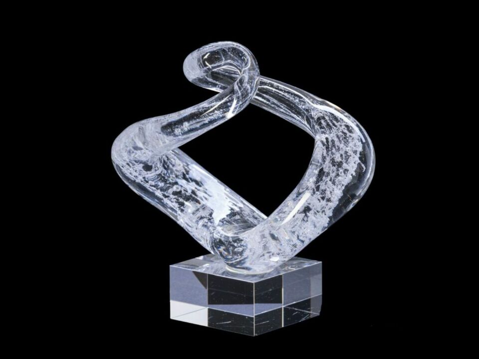 Skulptur "Unendlichkeit" mit Glassockel